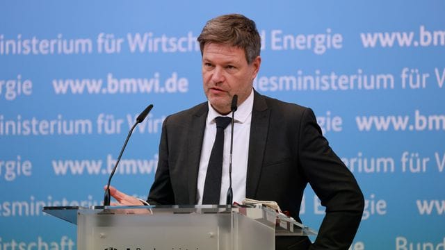 Hatte erst kürzlich zusätzliche Anstrengungen beim Klimaschutz angekündigt: Bundesklimaschutzminister Robert Habeck. Hatte erst kürzlich zusätzliche Anstrengungen beim Klimaschutz angekündigt: Bundesklimaschutzminister Robert Habeck.