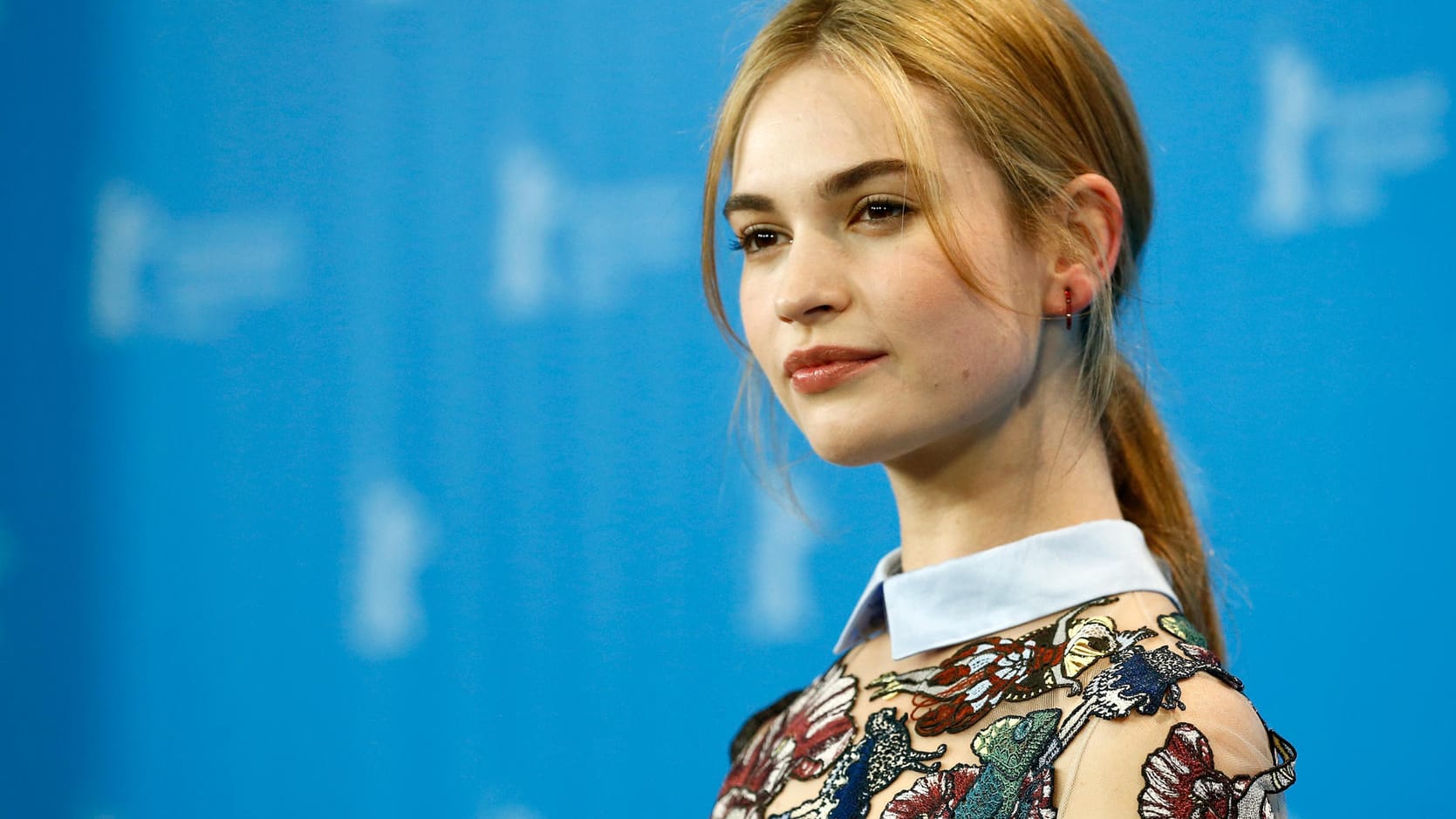 Lily James: Sie schlüpft für eine Serie in die Rolle von Pamela Anderson.