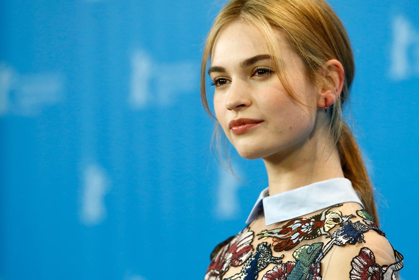 Lily James: Sie schlüpft für eine Serie in die Rolle von Pamela Anderson.