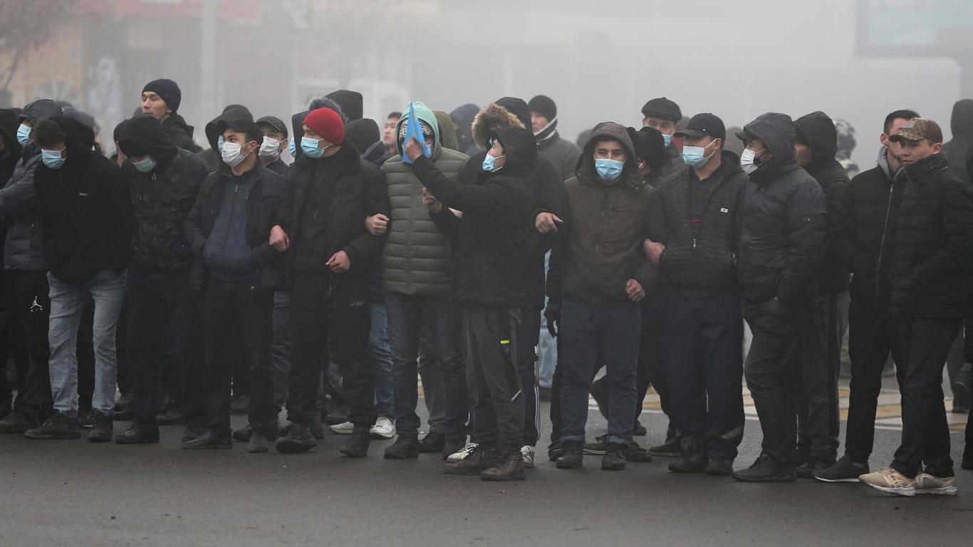 Protestbewegung in Kasachstan: In wenigen Tagen sind die Demonstrationen im Land immer weiter eskaliert.