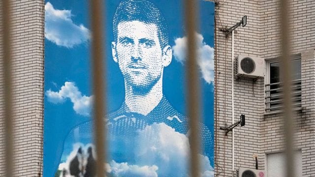 Ein Wandplakat des serbischen Tennisstars Novak Djokovic in Belgrad. Ein Wandplakat des serbischen Tennisstars Novak Djokovic in Belgrad.