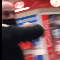 Dieses Video geht durchs Netz: Mitarbeiter eines Kauflands in Magdeburg werden handgreiflich.
