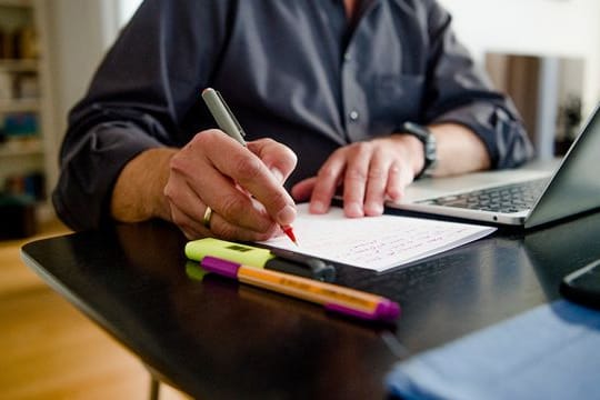 Wer sich für 2022 Notizen zu Homeoffice-Tagen im Kalender macht, kann leichter belegen, wann er oder sie zu Hause gearbeitet hat. Wer sich für 2022 Notizen zu Homeoffice-Tagen im Kalender macht, kann leichter belegen, wann er oder sie zu Hause gearbeitet hat.
