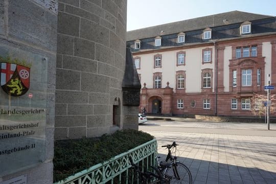 Am Oberlandesgericht in Koblenz wird gegen einen Syrer verhandelt, der Agent des staatlichen Allgemeinen Geheimdienstes in Syrien gewesen sein soll.
