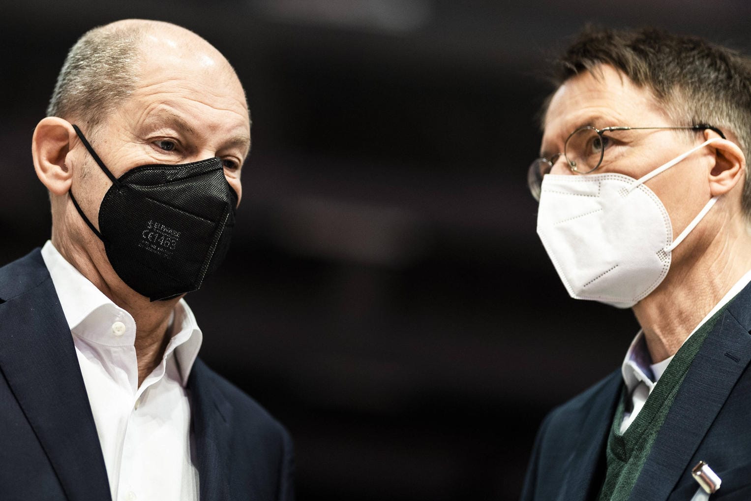 Olaf Scholz und Karl Lauterbach: Heute trifft sich sich der Kanzler mit den Ministerpräsidenten der Länder zum Corona-Gipfel, der Gesundheitsminister hat schon Vorschläge geliefert.