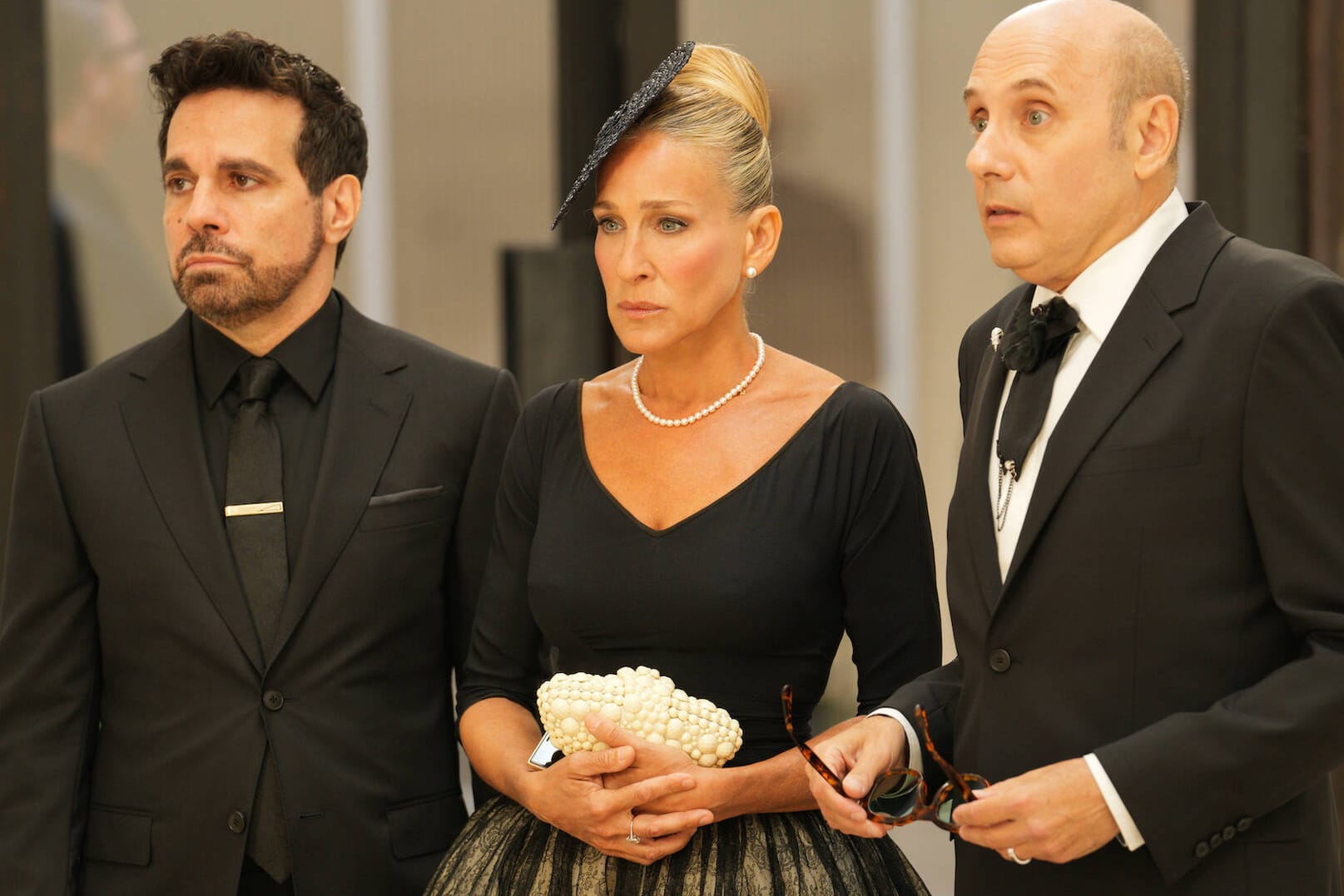 "And Just Like That": Mario Cantone, Sarah Jessica Parker und Willie Garson in einer seiner letzten Szenen.