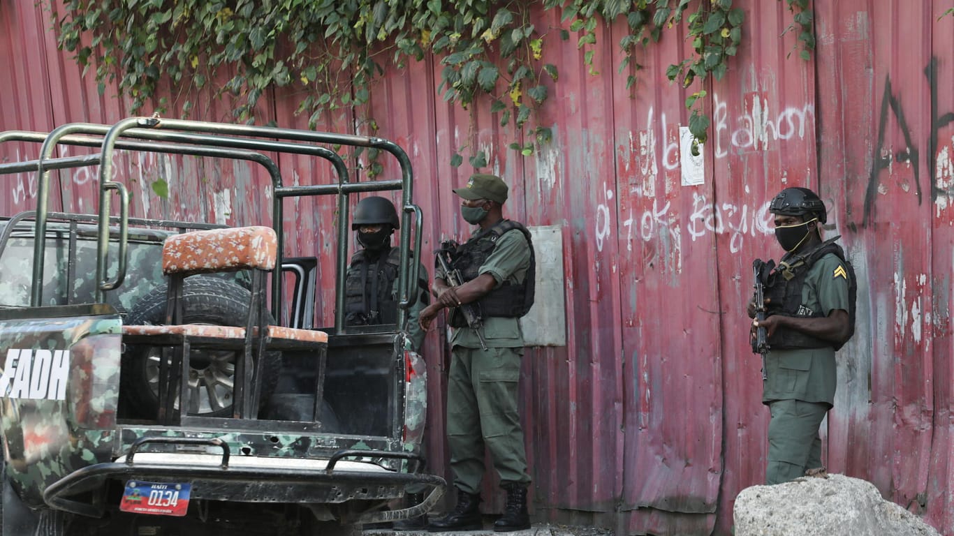 Haitianische Soldaten in Port-au-Prince: In der Hauptstadt sind zwei Journalisten ums Leben gekommen. (Symbolbild)