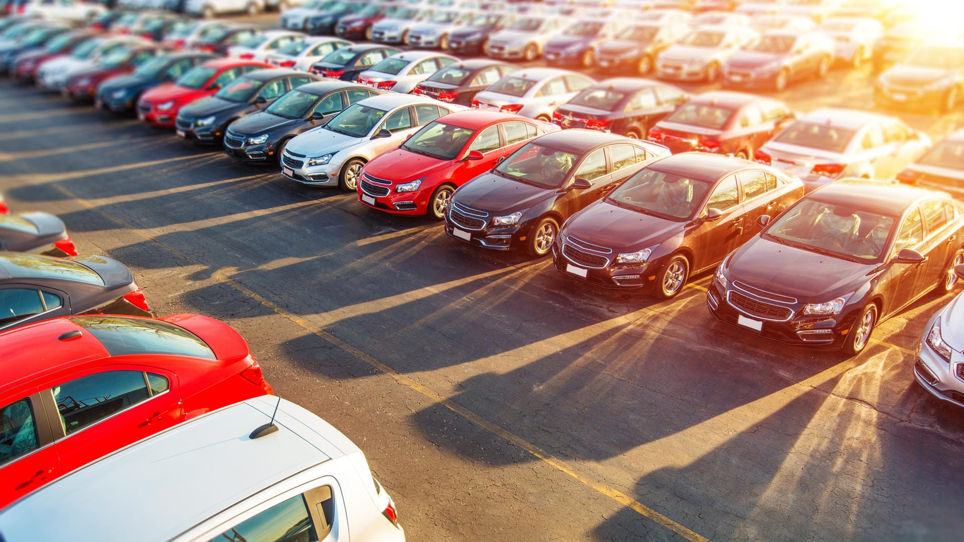 Gedeckte Farben dominieren: Bei der Farbe fürs Auto gibt es klare Favoriten – und einen bunten Aufsteiger.