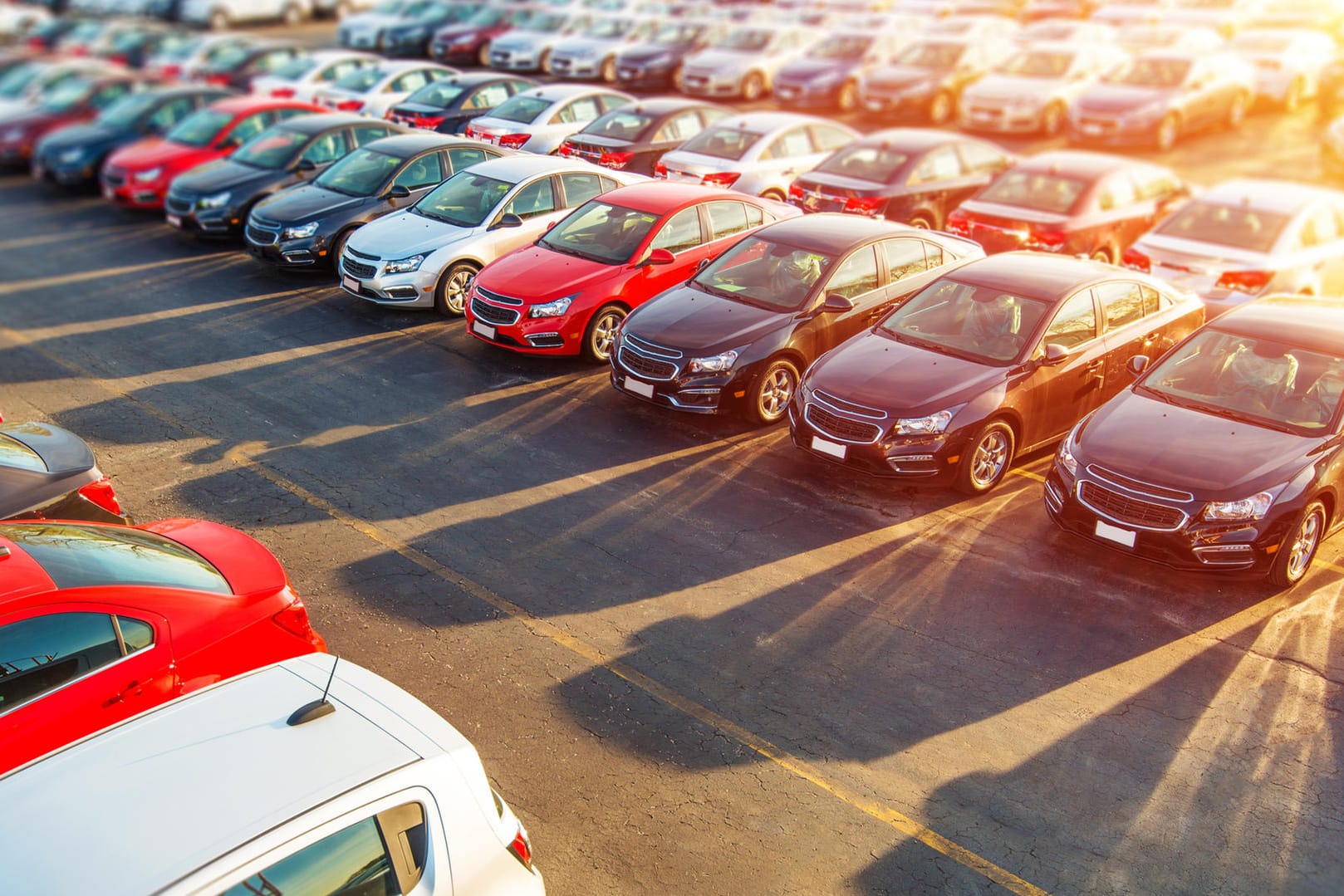 Gedeckte Farben dominieren: Bei der Farbe fürs Auto gibt es klare Favoriten – und einen bunten Aufsteiger.