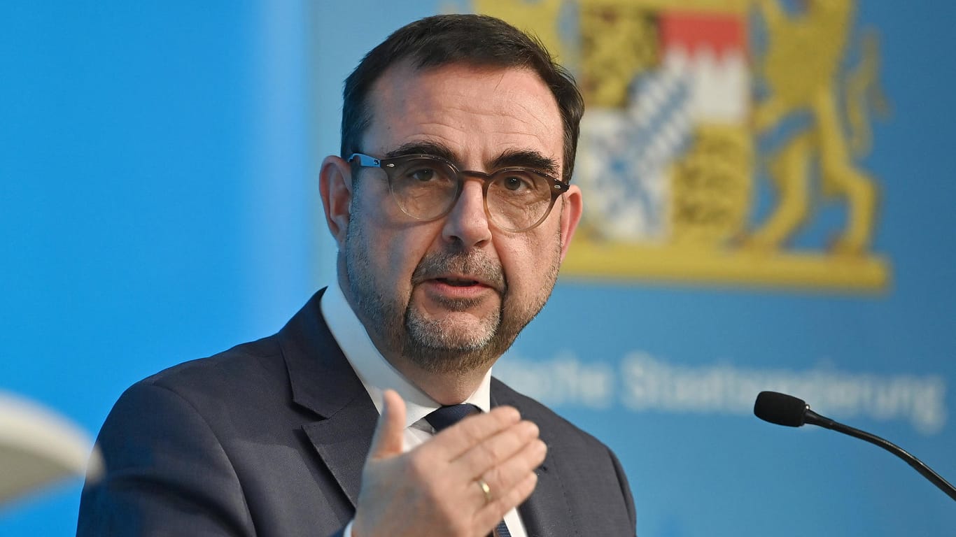 Klaus Holetschek (CSU): Bayerns Gesundheitsminister will sich vor der Ministerpräsidentenkonferenz noch nicht auf einen Kurs festlegen.