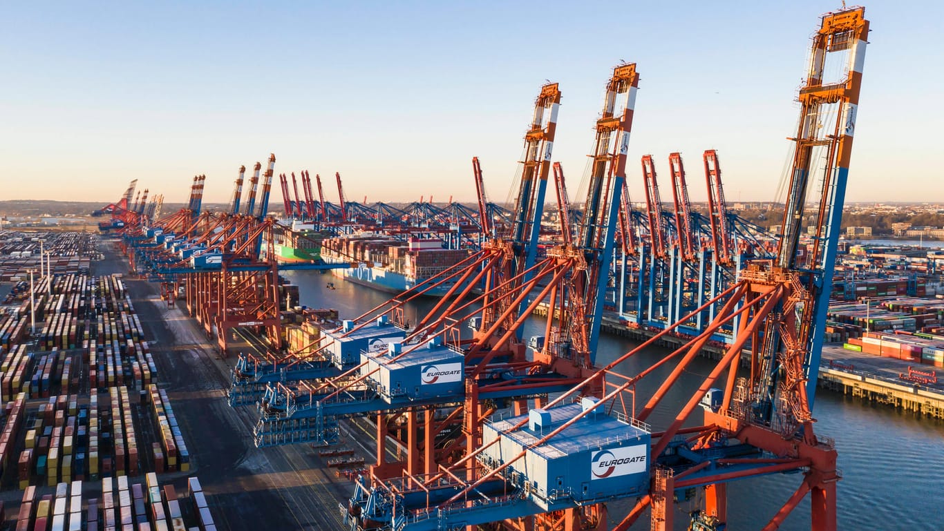 Container im Hamburger Hafen (Symbolbild): Die deutschen Exporte sind überraschend gestiegen.