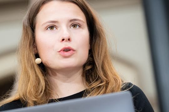 "Wir fordern von einen verbindlichen Gasausstieg bis spätestens 2035": Luisa Neubauer von Fridays for Future.
