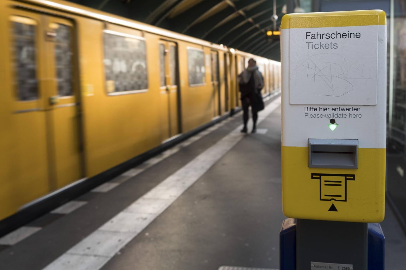 Fahrschein-Entwerter in Berlin: Schwarzfahrer könnten bald nicht mehr zu Haftstrafen verurteilt werden. (Symbolfoto)