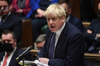 Boris Johnson im Parlament in London (Archivbild): Der britische Premierminister hat rund 134.000 Euro für die Renovierung seiner Dienstwohnung ausgegeben.