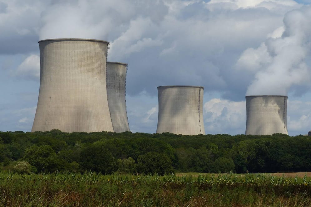 Kernkraftwerk von Cattenom in Frankreich (Symbolbild): Während Deutschland aussteigt, setzt die französische Regierung weiter auf Kernenergie.