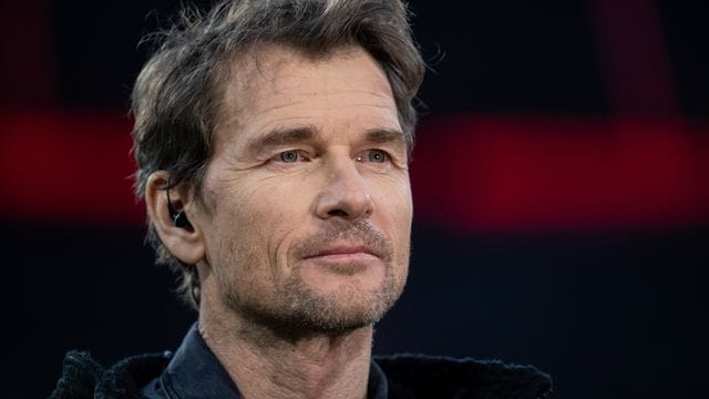 Der frühere Nationaltorhüter Jens Lehmann bereut seine rassistische Whatsapp-Nachricht an Dennis Aogo. Der frühere Nationaltorhüter Jens Lehmann bereut seine rassistische Whatsapp-Nachricht an Dennis Aogo.