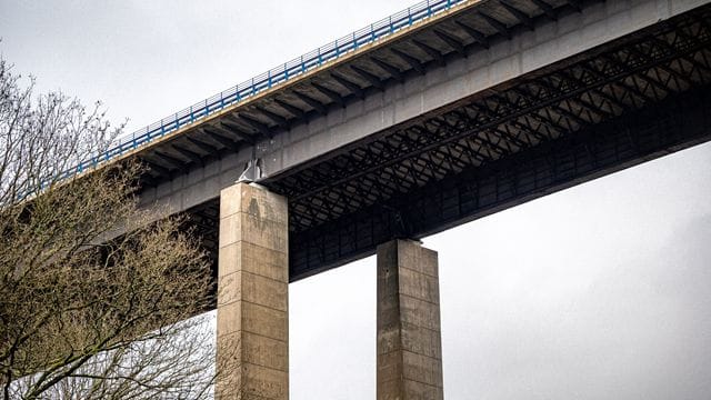 Die marode Talbrücke Rahmede darf nicht mehr befahren werden.