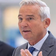 Thomas Strobl (CDU): Der Innenminister von Baden-Württemberg hat eine harte Gangart gegen radikale Gegner der Corona-Maßnahmen angekündigt.