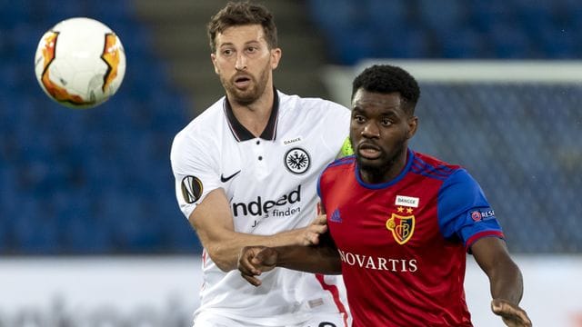 Fürth holt Afimico Pululu (r) aus Basel.