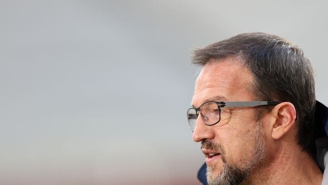 Fredi Bobic wundert sich über die sehr unterschiedliche Anzahl an positiven Corona-Fällen in der Fußball-Bundesliga. Fredi Bobic wundert sich über die sehr unterschiedliche Anzahl an positiven Corona-Fällen in der Fußball-Bundesliga.