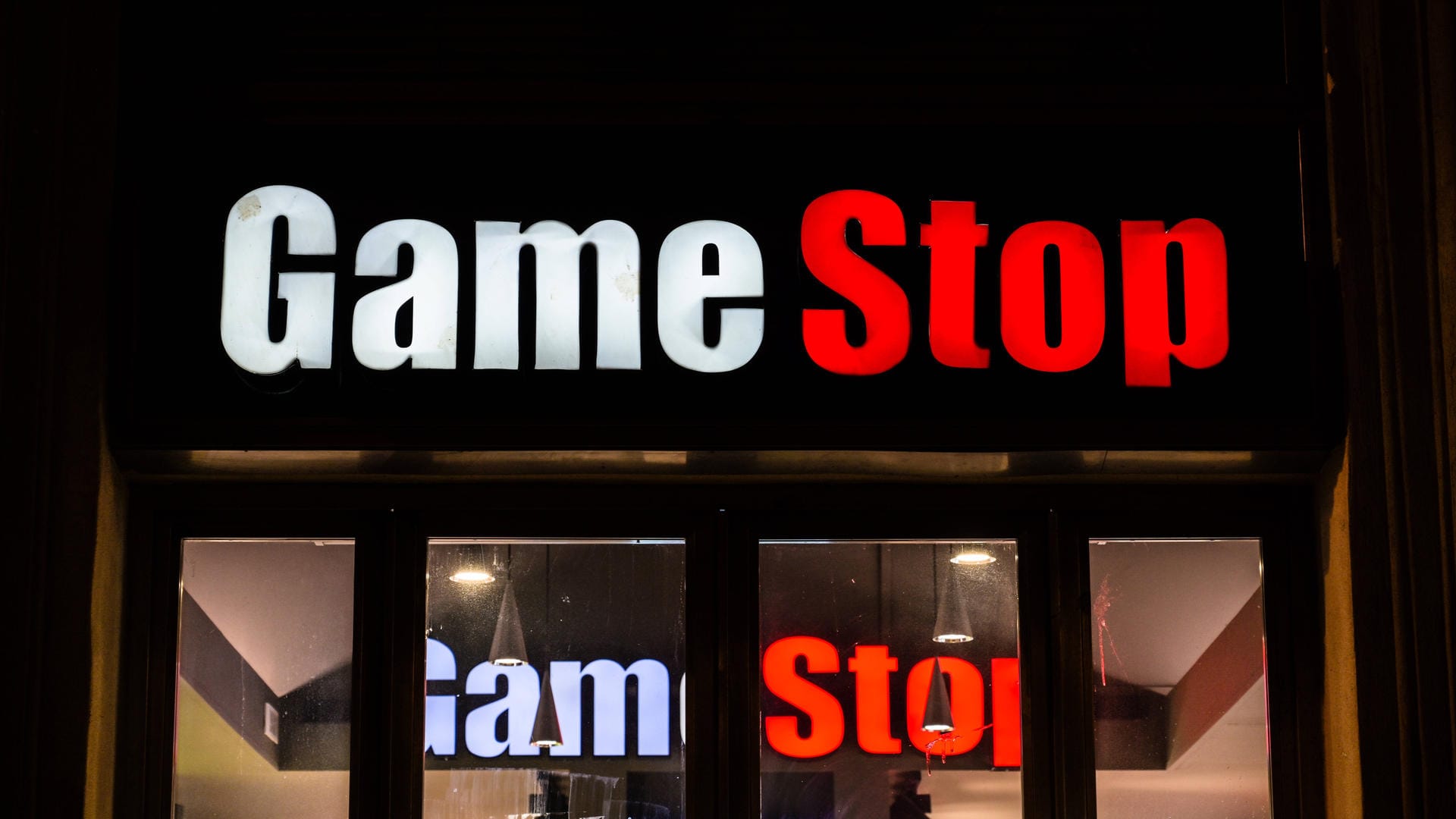 Eine Gamestop-Filiale im italienischen Palermo (Symbolbild): Ein Insider hat berichtet, das Unternehmen werde ins Geschäft mit digitaler Kunst einsteigen.