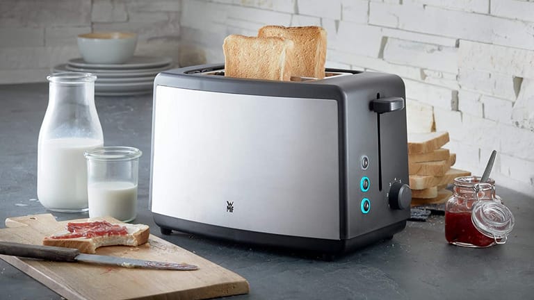 Gute Toaster lassen Sie nicht nur Brotscheiben rösten, sondern etwa auch auftauen, aufwärmen und den Bräunungsgrad bestimmen.