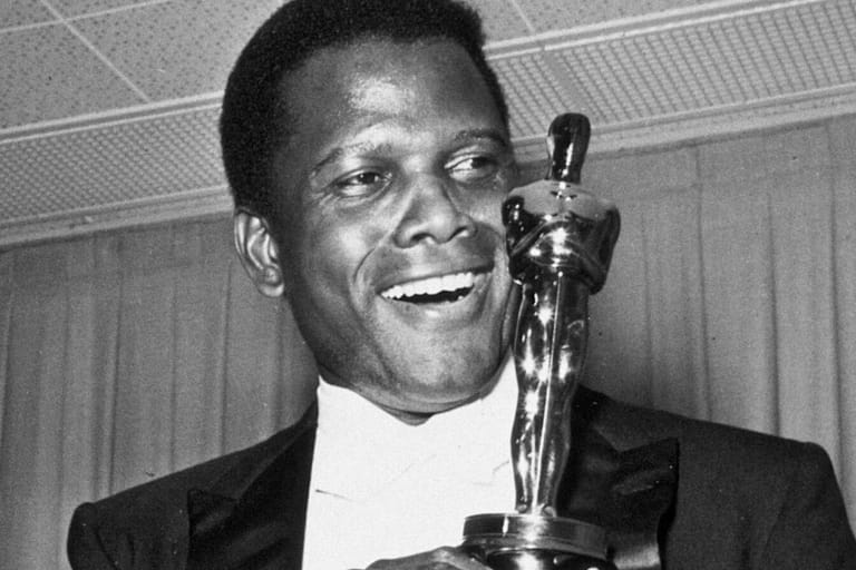 Sidney Poitier: Der Schauspieler wurde 1964 als erster afroamerikanischer Hauptdarsteller mit einem Oscar ausgezeichnet.