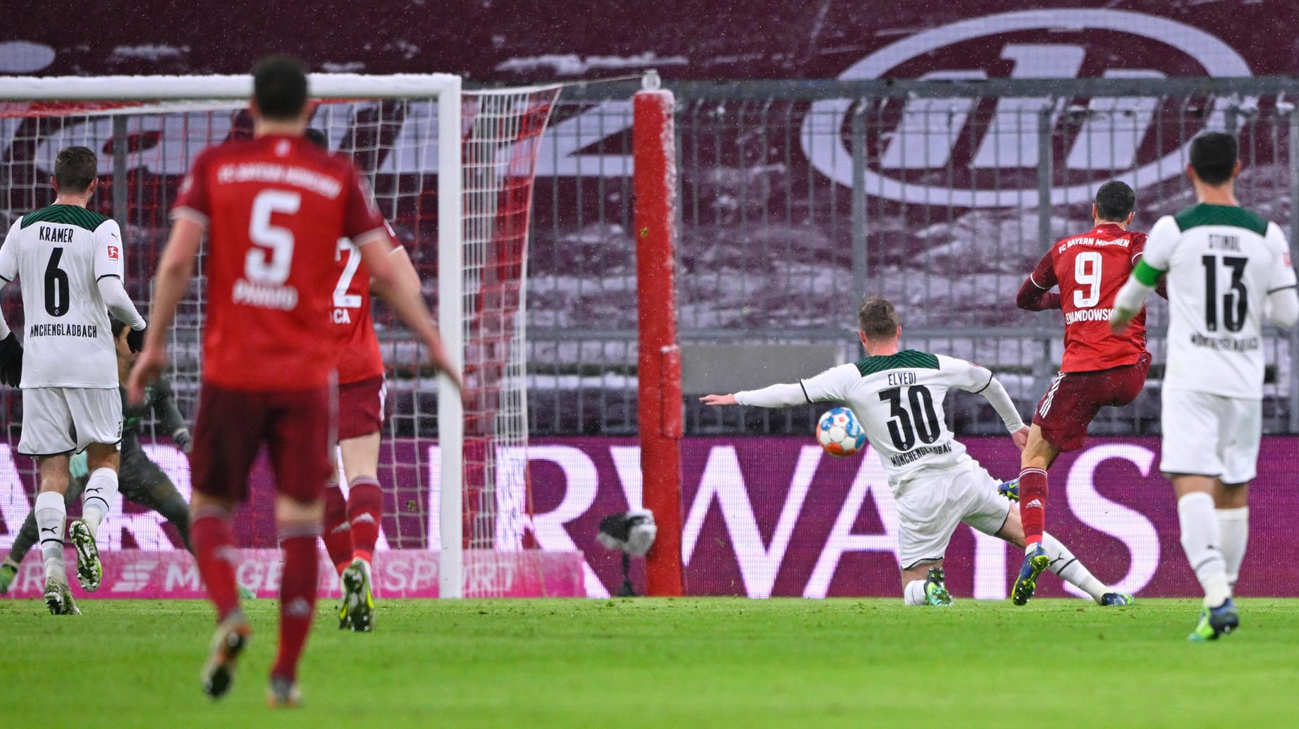 Bundesliga: Gladbach drehte die Partie gegen den FC Bayern und führte nach 32 Minuten mit 2:1.