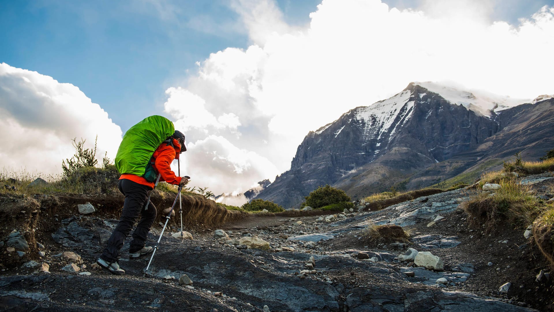 Eine Bergsteigerin in Patagonien (Symbolbild): Ein Deutscher starb in einer Gerölllawine in den Anden. Eine Bergsteigerin in Patagonien (Symbolbild): Ein Deutscher starb in einer Gerölllawine in den Anden.
