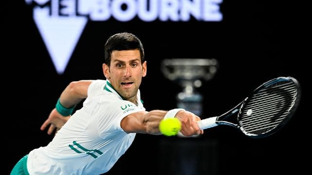 Hängt in Australien in einem Quarantäne-Hotel fest: Tennisstar Novak Djokovic. Hängt in Australien in einem Quarantäne-Hotel fest: Tennisstar Novak Djokovic.