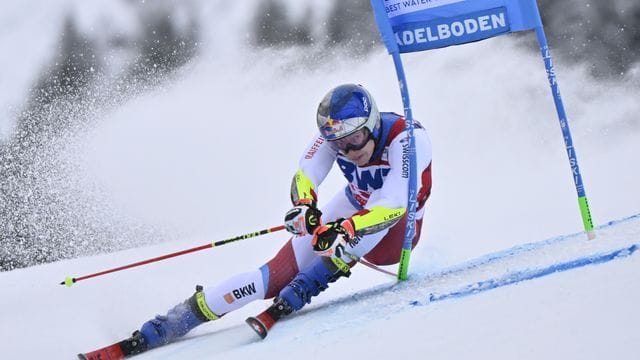 Siegte beim Riesenslalom: Marco Odermatt aus der Schweiz in Aktion.