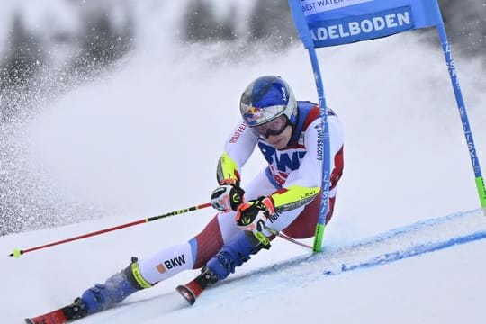 Siegte beim Riesenslalom: Marco Odermatt aus der Schweiz in Aktion.