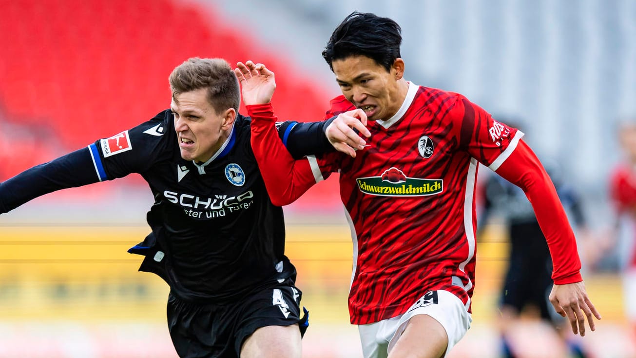 Bielefelds Joakim Nilsson (l.) und Freiburgs Woo-yeong Jeong: Die Breisgauer führten bereits nach sechs Minuten. Bielefelds Joakim Nilsson (l.) und Freiburgs Woo-yeong Jeong: Die Breisgauer führten bereits nach sechs Minuten.