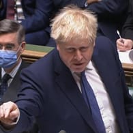 Boris Johnson: Die Serie an Enthüllungen über mögliches Fehlverhalten des britischen Premierministers reißt nicht ab.
