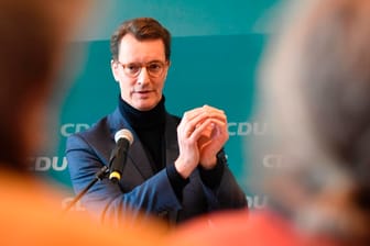 Hendrik Wüst (CDU): "Die Gleichsetzung der Geboosterten mit den Getesteten soll generell gelten. Das ist meine Überzeugung."