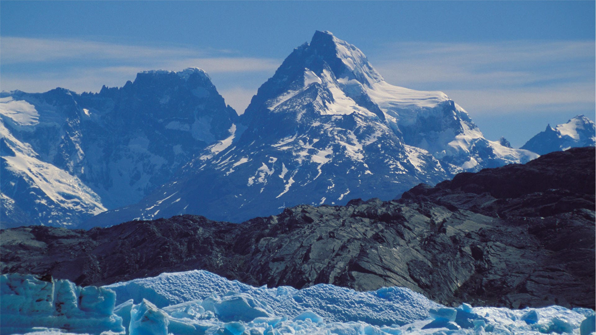 Lago Argentino in Patagonien: Ein deutscher Bergsteiger ist in dem argentinisch-chilenischen Grenzgebiet tödlich verunglückt Lago Argentino in Patagonien: Ein deutscher Bergsteiger ist in dem argentinisch-chilenischen Grenzgebiet tödlich verunglückt