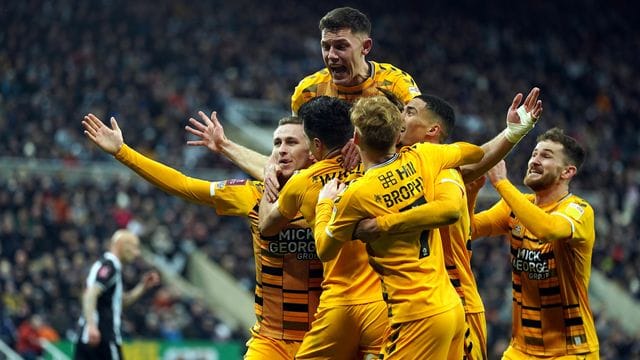 Cambridge United steht nach dem Sieg in Newcastle in der vierten Runde des FA Cups. Cambridge United steht nach dem Sieg in Newcastle in der vierten Runde des FA Cups.