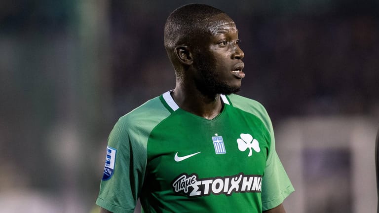 Ousmane Coulibaly im Panathinaikos.Trikot 2018: Der Verteidiger spielte drei Jahre für den griechischen Spitzenklub.