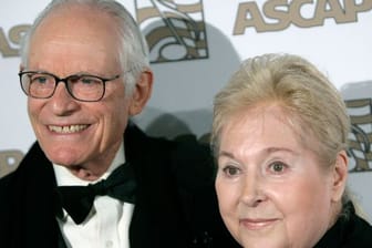 US-Komponistin Marilyn Bergman (r) mit ihrem Ehemann Alan bei einem Event in Beverly Hills.