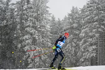 Johannes Kühn geht beim Weltcup in Oberhof als Vierter in die Verfolgung.