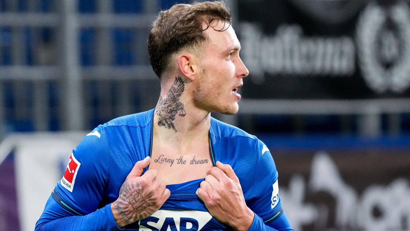 David Raum bejubelte seinen Treffer gegen Hoffenheim, indem er sein neuestes Tattoo präsentierte.