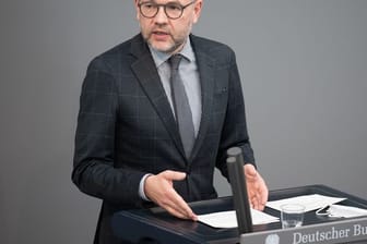 Michael Roth (SPD), Vorsitzender des Auswärtigen Ausschusses, rechnet nicht damit, dass ein "grünes Label" für Atom- und Gaskraftwerke noch abzuwenden ist.