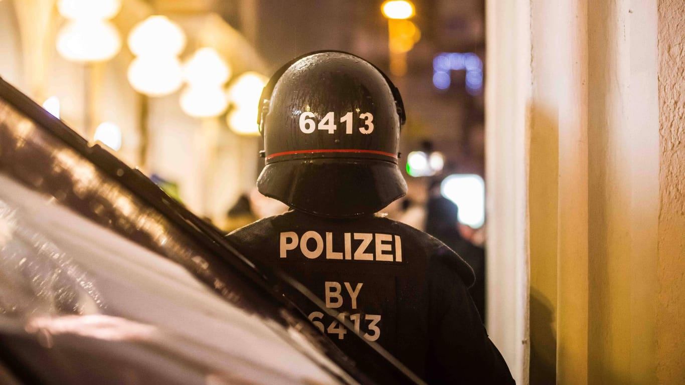 Polizist in München (Symbolbild): Bei der Bundespolizei gibt es rund 900 Quarantänefälle.