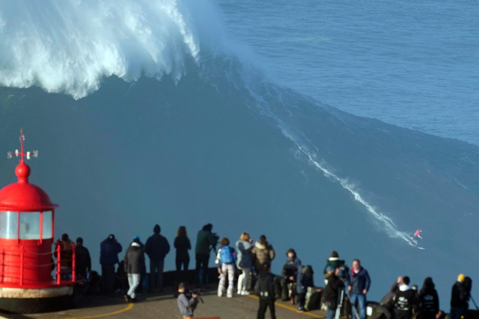 Nazaré in Portugal: Die Küste ist für ihre Riesenwellen bekannt.