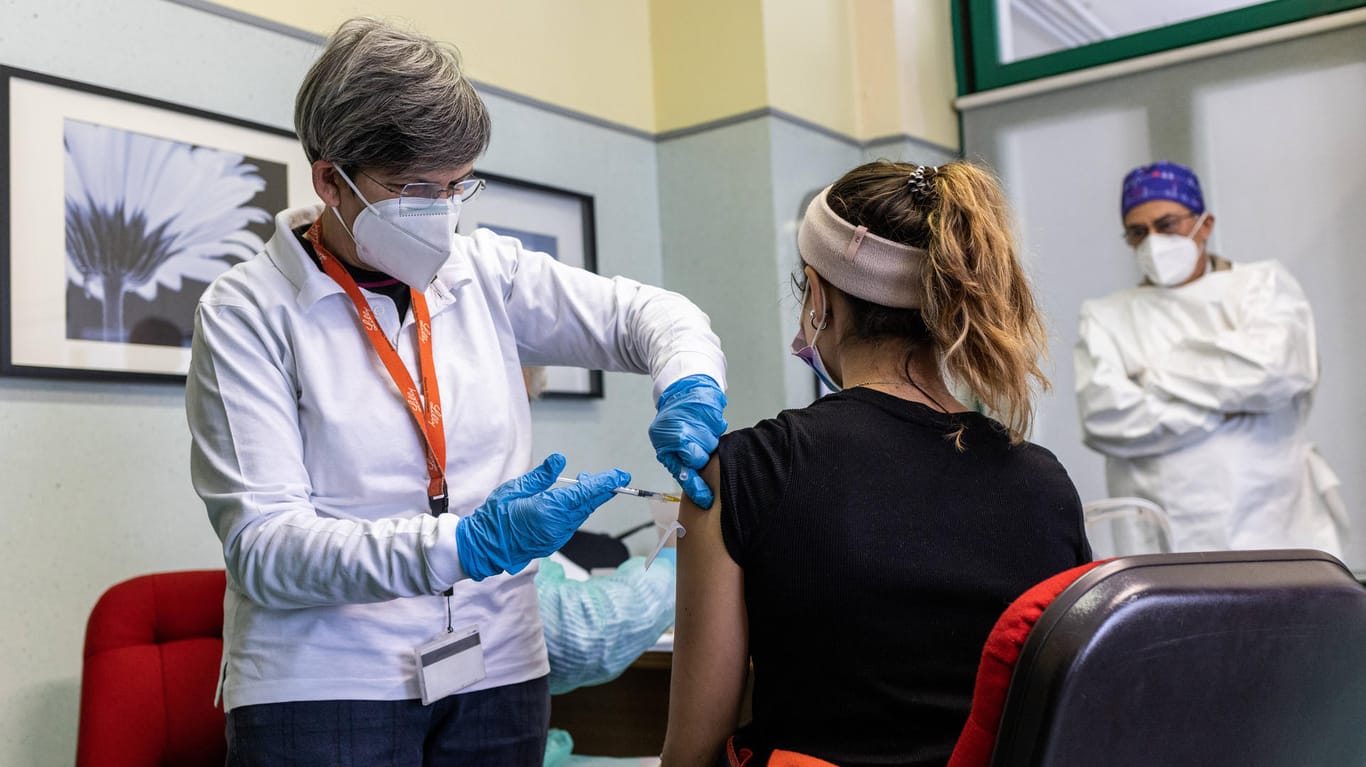 Impfung gegen das Coronavirus in Italien: In dem Land gilt bereits eine Impfpflicht.