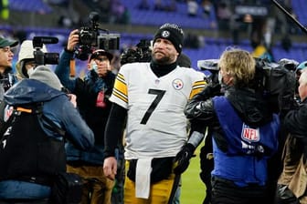 Pittsburgh Steelers Quarterback Ben Roethlisberger (7) verlässt das Spielfeld.