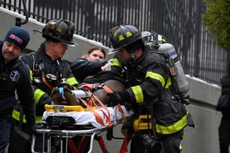 Tote und Verletzte nach einem schweren Brand in New York: Im Stadtteil Bronx starben mindestens 19 Menschen.