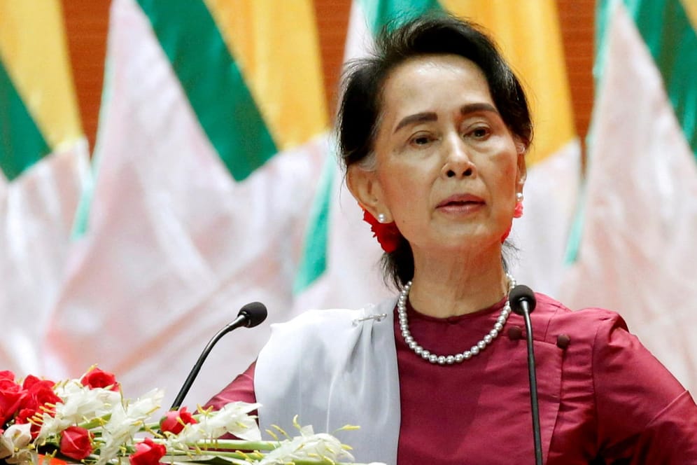 Aung San Suu Kyi bei einer Rede im Jahr 2017: Die frühere Regierungschefin ist erneut verurteilt worden.