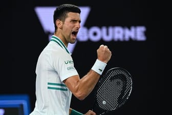Der serbische Tennisstar hat erfolgreich gegen seine verweigerte Einreise nach Australien vor Gericht Einspruch eingelegt.
