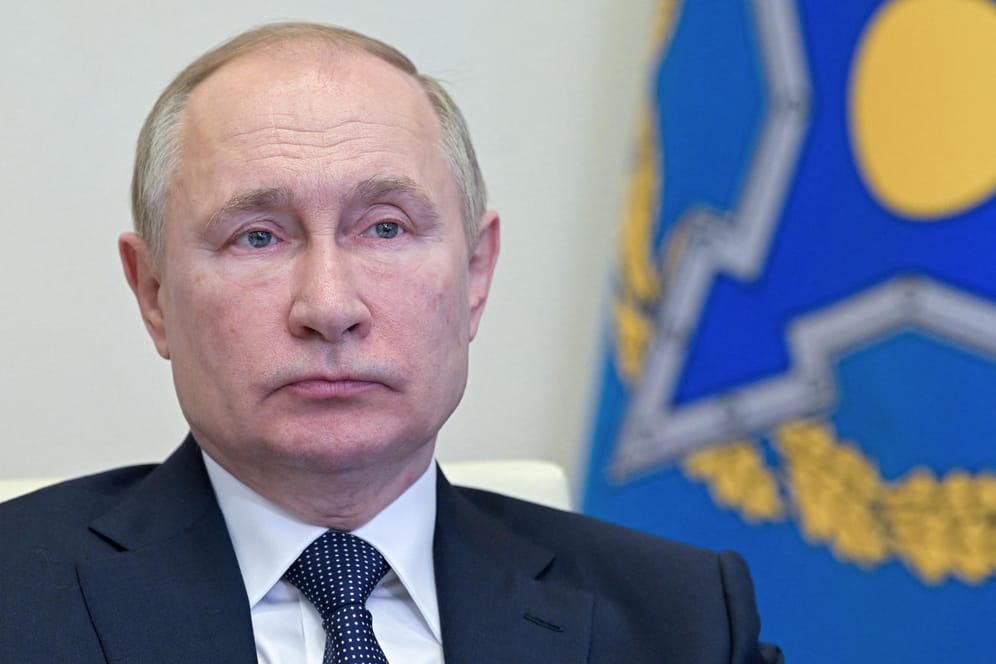 Wladimir Putin bei der Pressekonferenz mit dem Militärbündnis OVKS: Es dürfe keine Revolution in Kasachstan geben, betonte er.